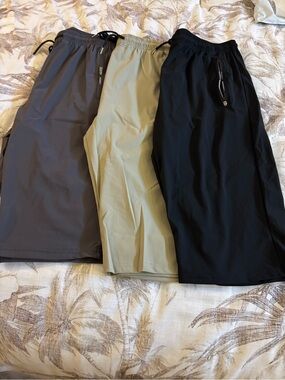 Set of 3 Women's Elastic-Waist Capris - Black, Grey and Khaki